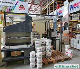 Magazzino per bricolage e ferramenta a Massa